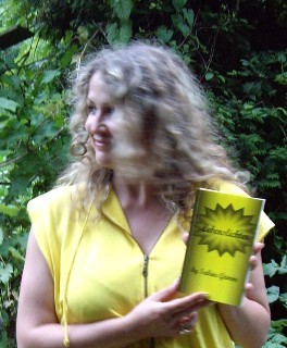 Autorin Sabine Grimm  mit ihrem Buch "Lebenslichter"